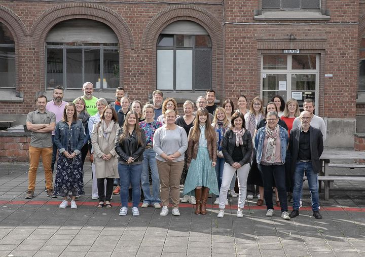 L'ensemble de l'équipe éducative de l'école secondaire supérieur EFTY